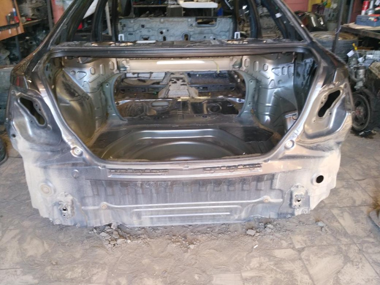 Панель задняя, ниша запаски Toyota Camry V50 5830733160